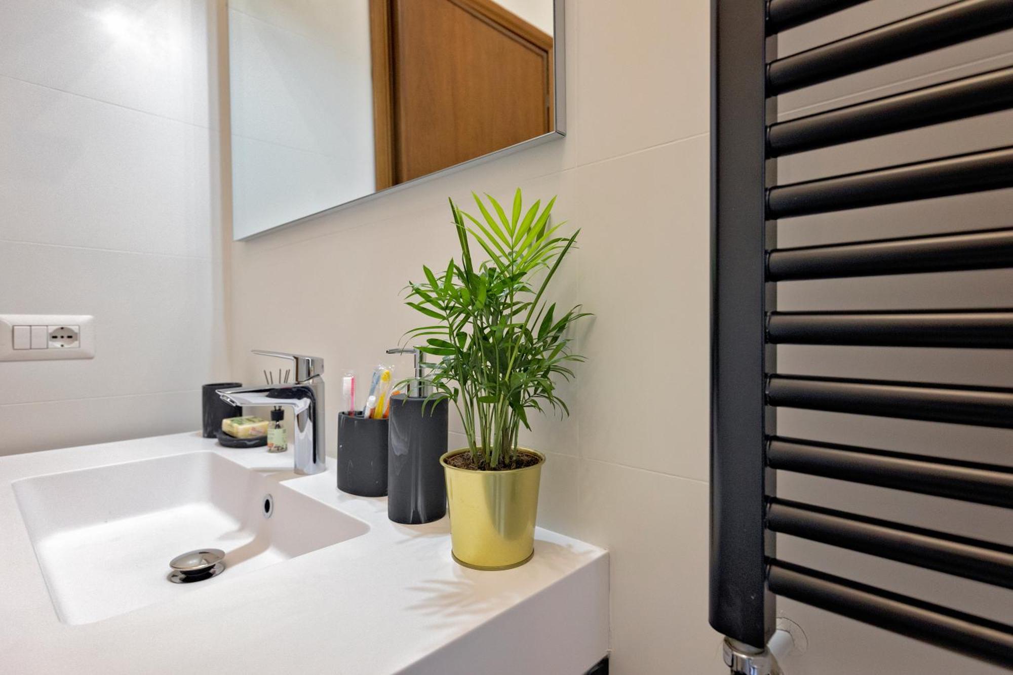 Hébergement de vacances 2Br Flat By Metro - 6Min To Colosseo - Full Kitchen - Wi-Fi - A-C *